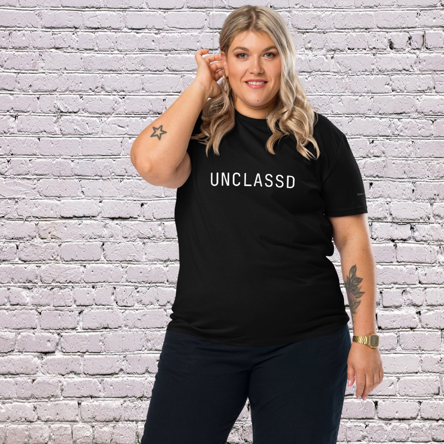 Model wearing UNCLASSD CORE Black Tee for dance or rollerskate training
Woman front