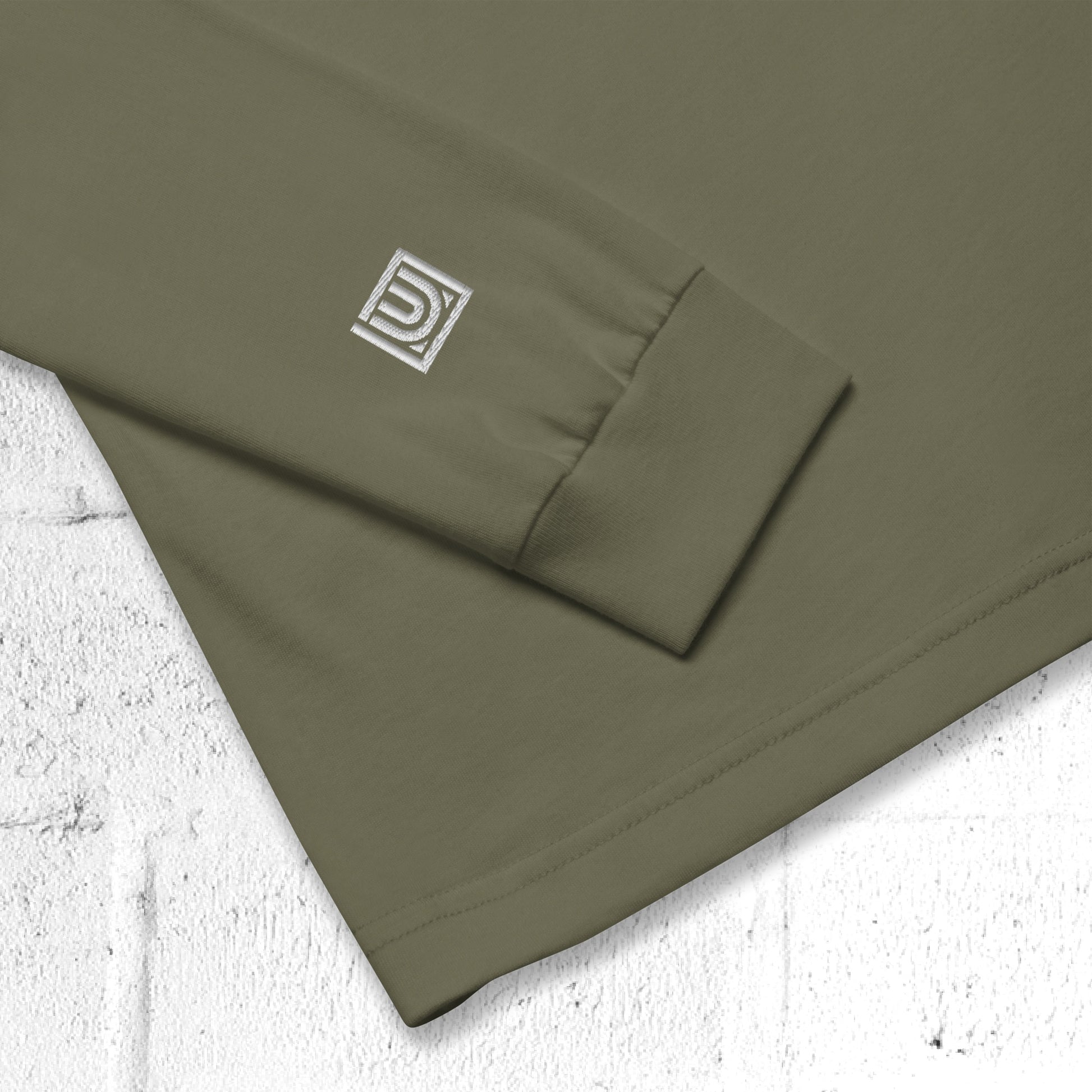 UNCLASSD CORE long sleeve in earthy tone for street & studio - close-up
